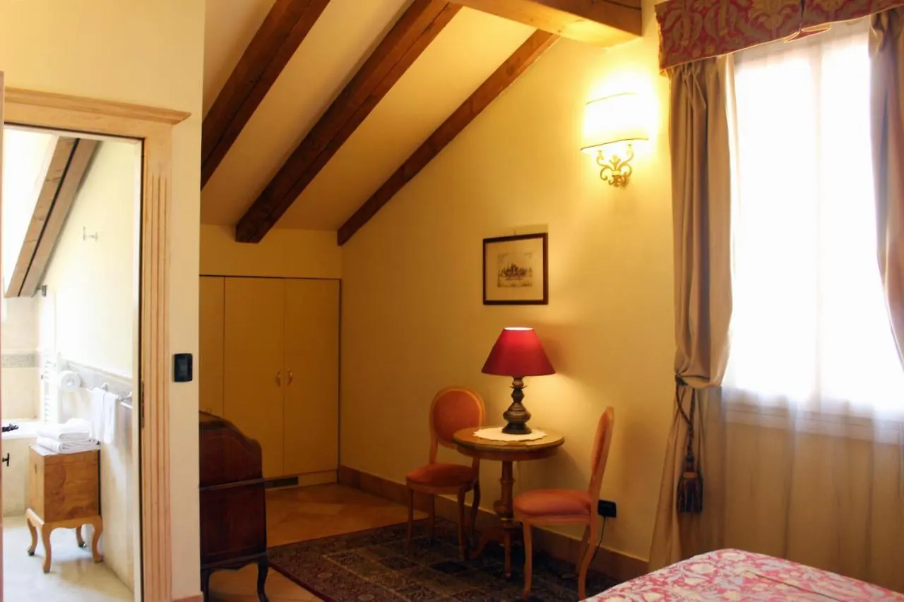 *** Hotel Albergo Delle Drapperie Bolonha Itália